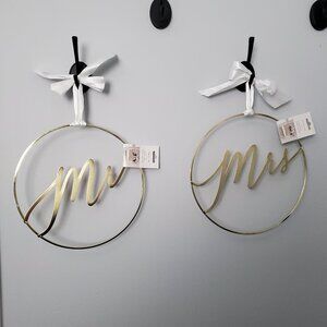 *Donating Soon - Make Offer* Mr & Mrs Chair Signs Gold Metal Circle White Ribbon